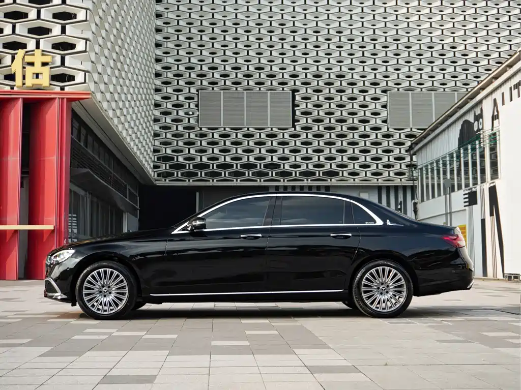 Mercedes-Benz E-Class — фото 2