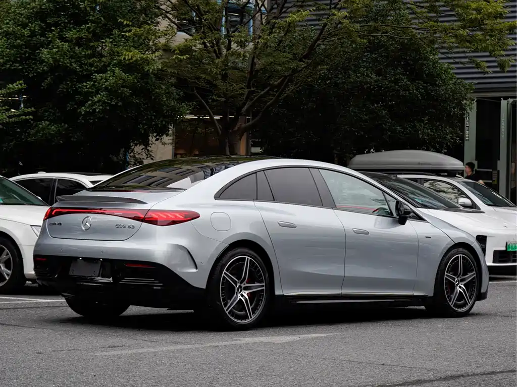 Mercedes-Benz EQE AMG — фото 4