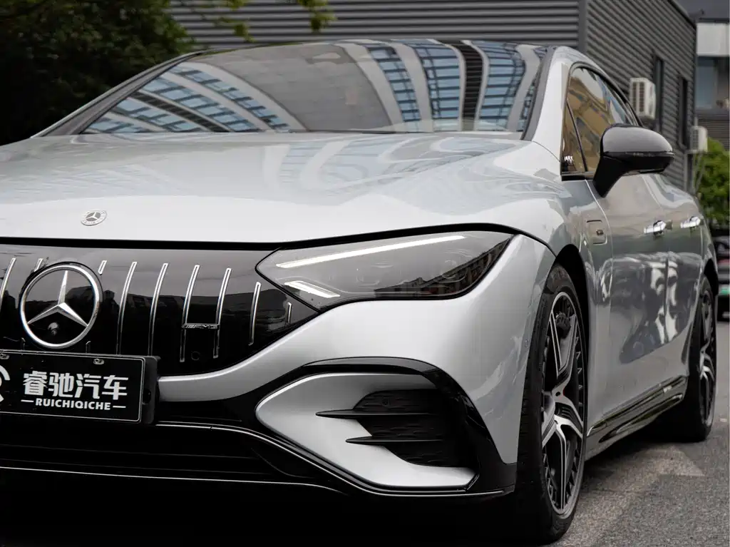 Mercedes-Benz EQE AMG — фото 7