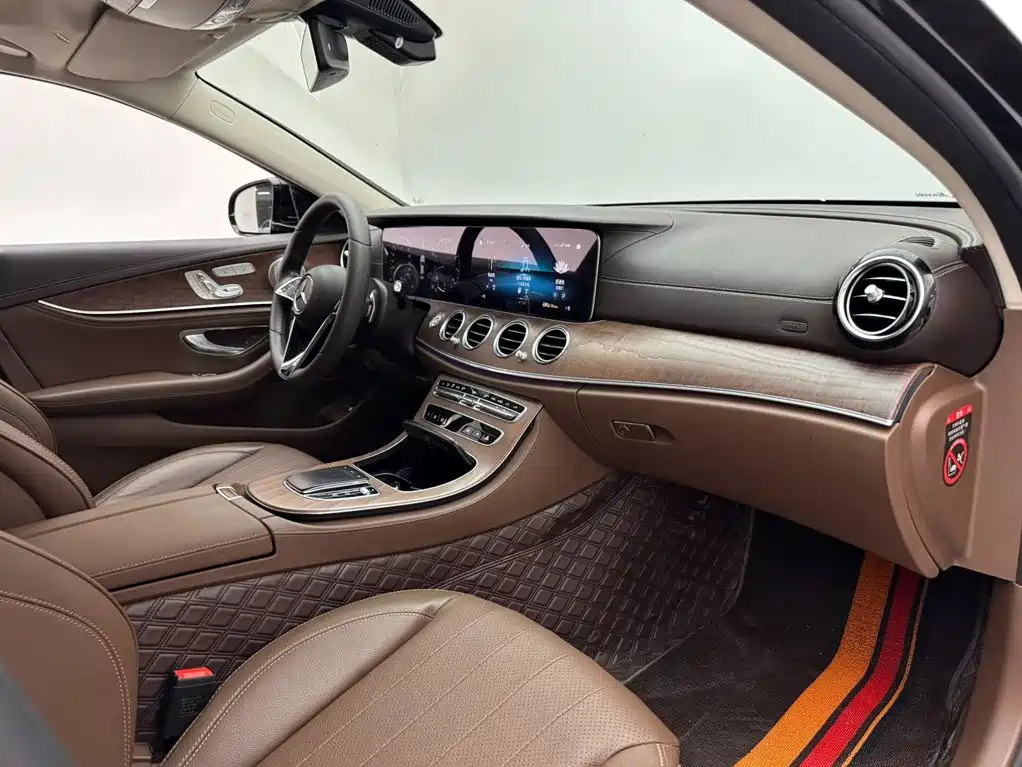 Mercedes-Benz E-Class — фото 11