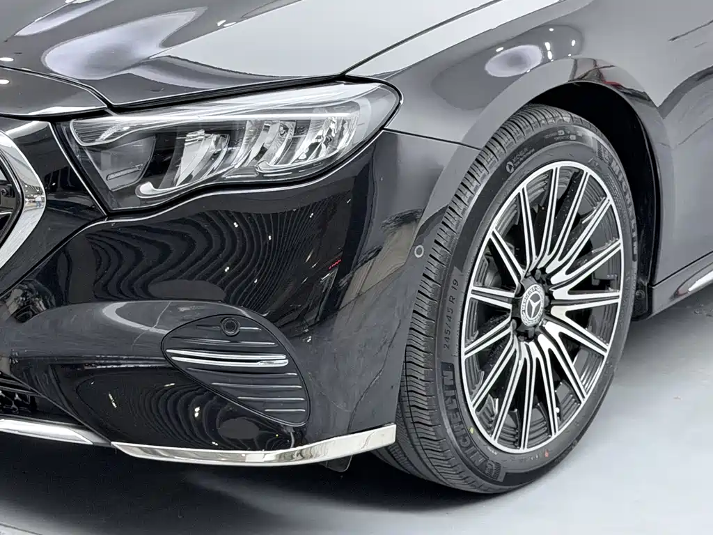 Mercedes-Benz E-Class — фото 11