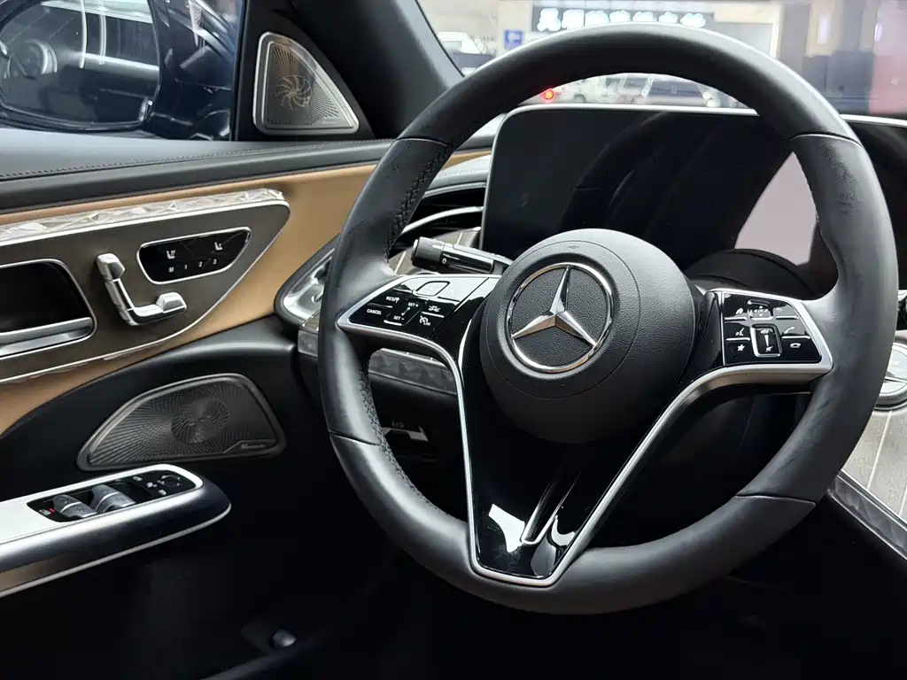 Mercedes-Benz E-Class — фото 29