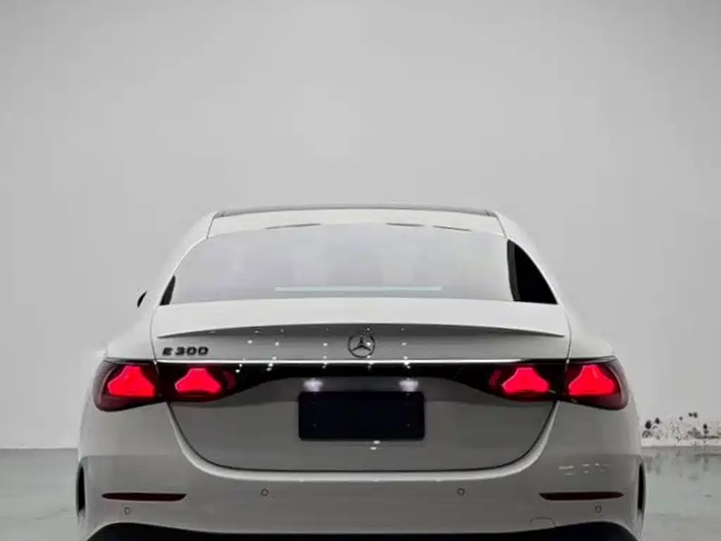 Mercedes-Benz E-Class (Import) — фото 18