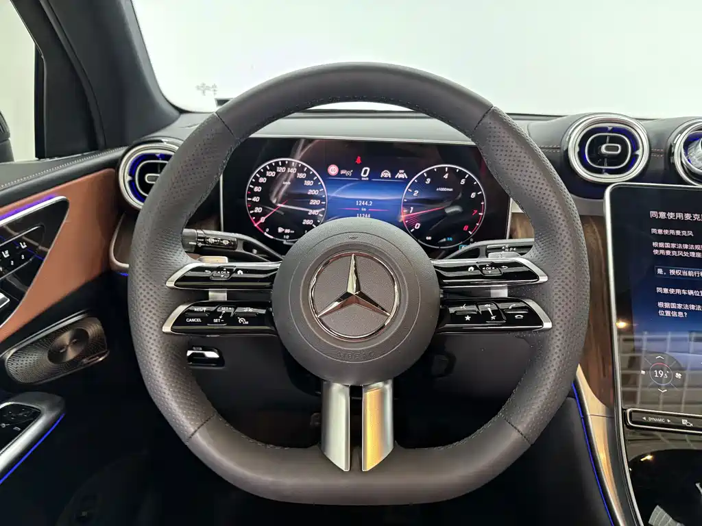 Mercedes-Benz GLC — фото 17