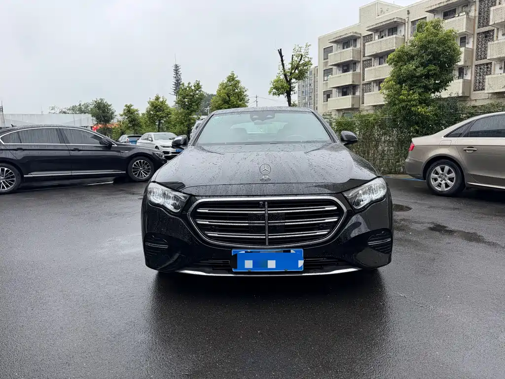 Mercedes-Benz E-Class — фото 2
