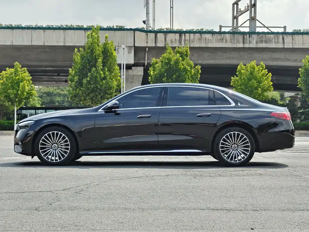 Mercedes-Benz E-Class — фото 7