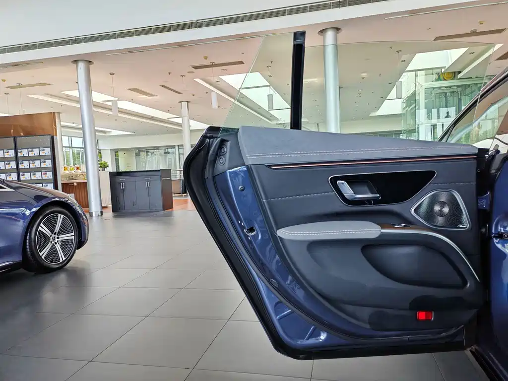 Mercedes-Benz EQS — фото 13
