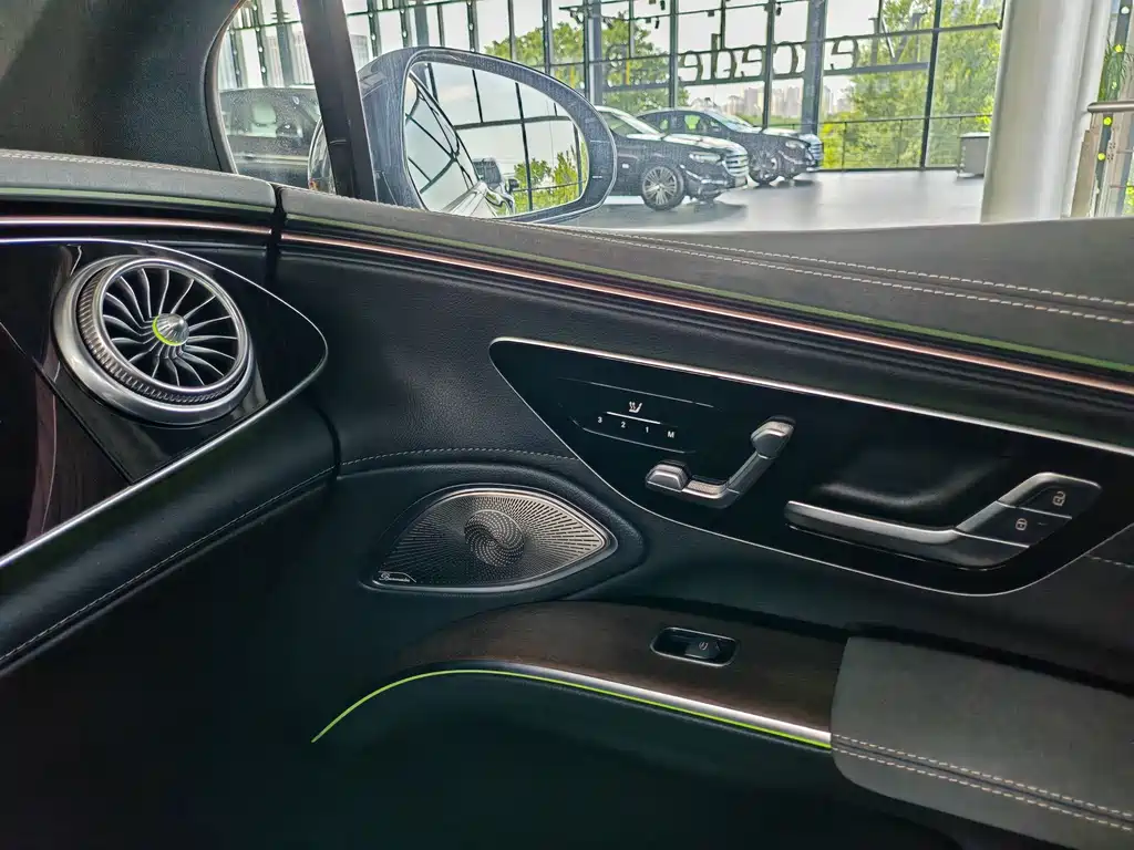 Mercedes-Benz EQS — фото 15