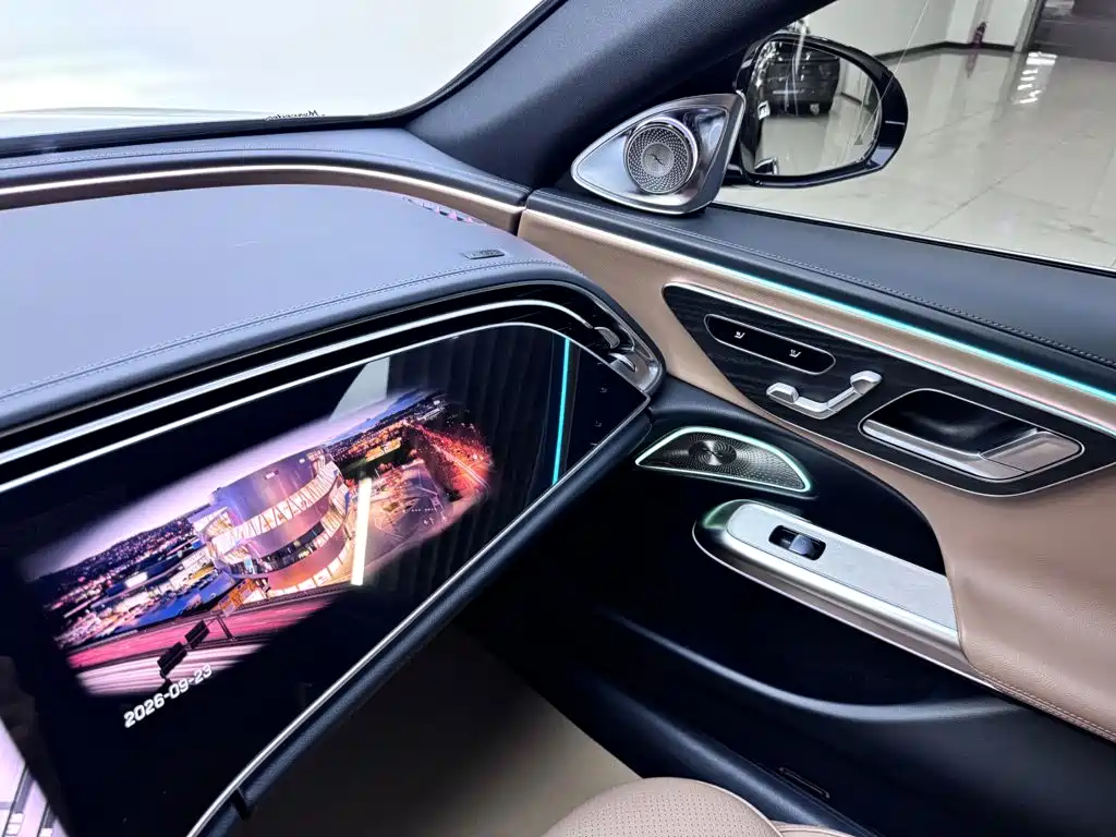 Mercedes-Benz E-Class — фото 17