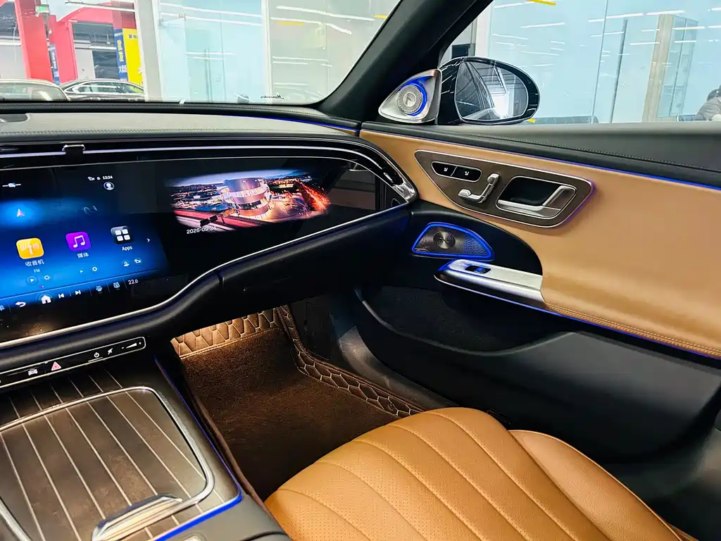 Mercedes-Benz E-Class — фото 13