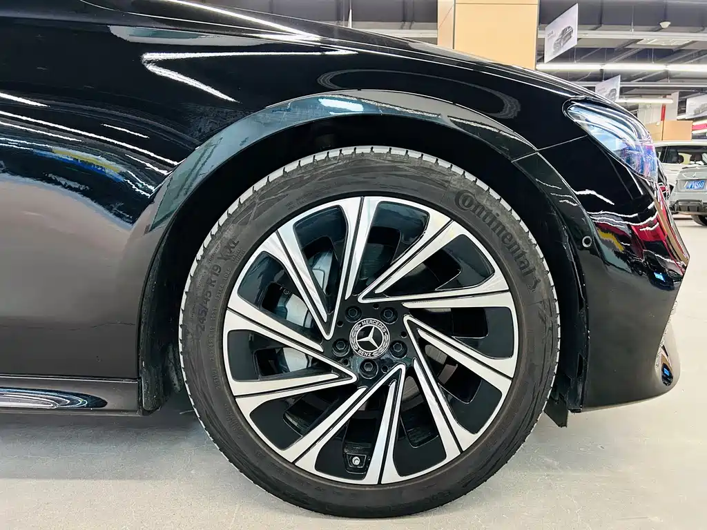 Mercedes-Benz E-Class — фото 24