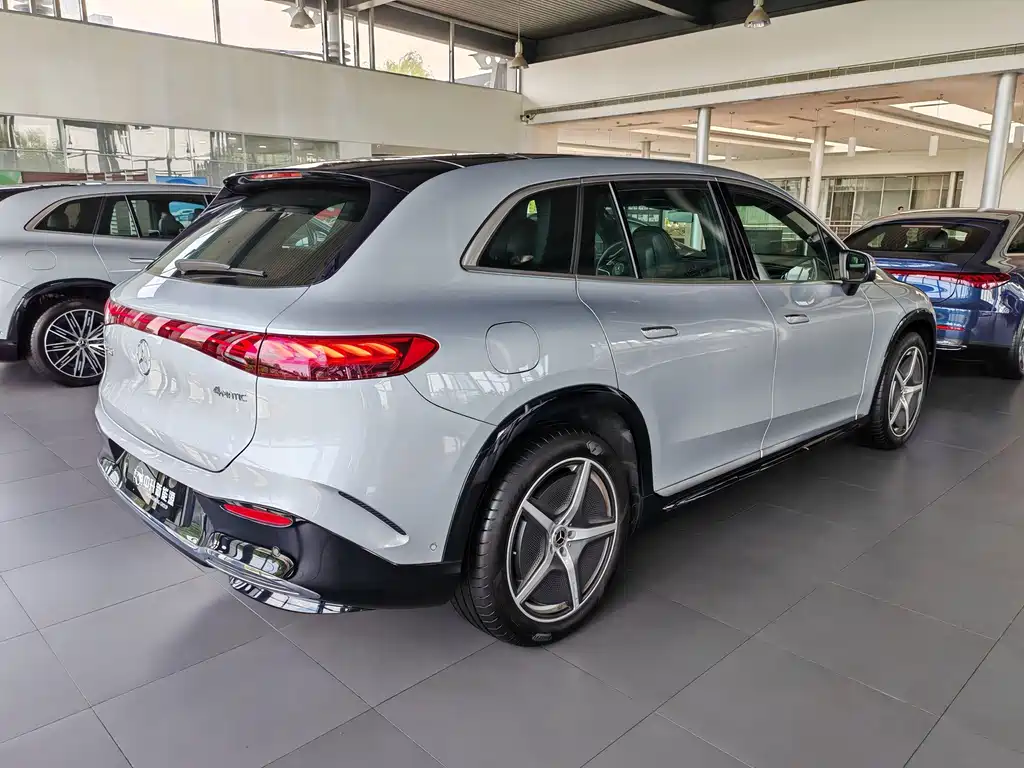 Mercedes-Benz EQS SUV — фото 4