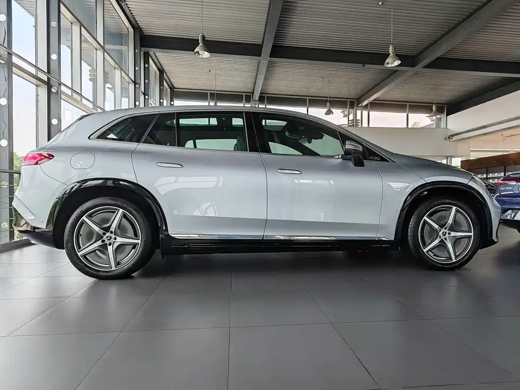 Mercedes-Benz EQS SUV — фото 5