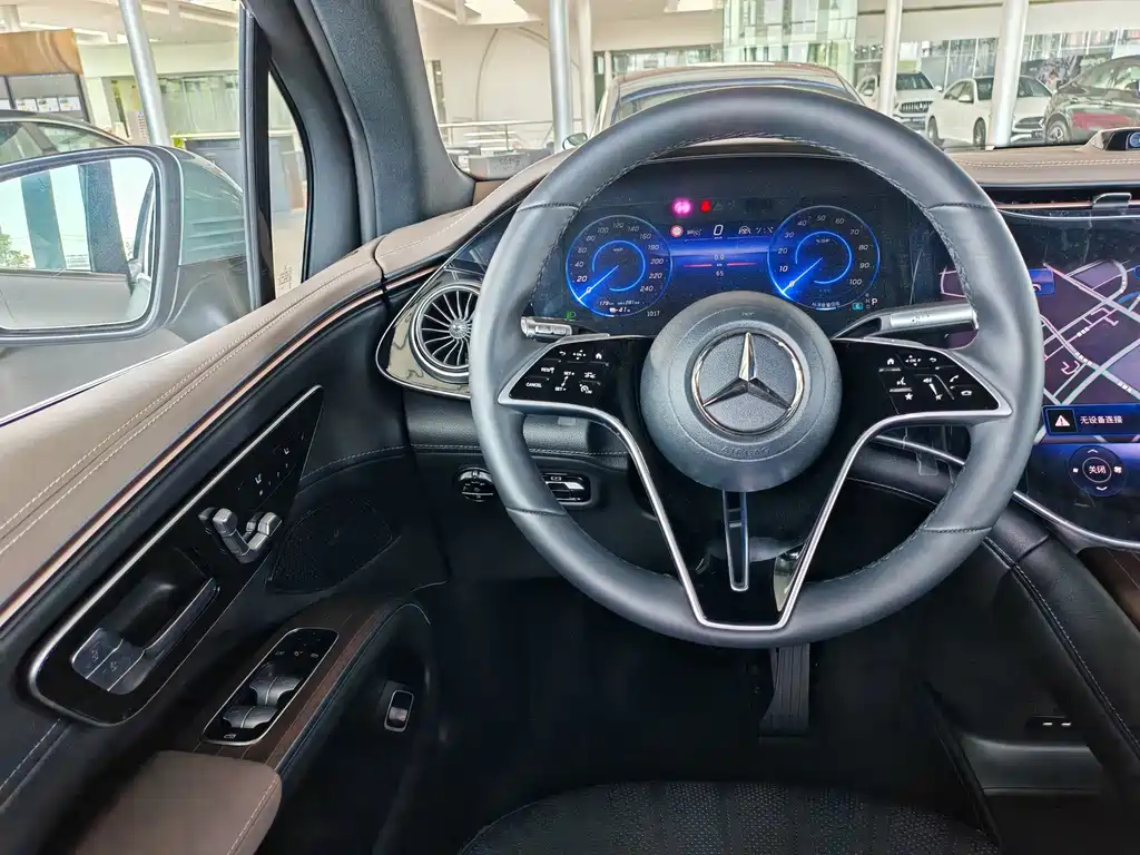 Mercedes-Benz EQS SUV — фото 7