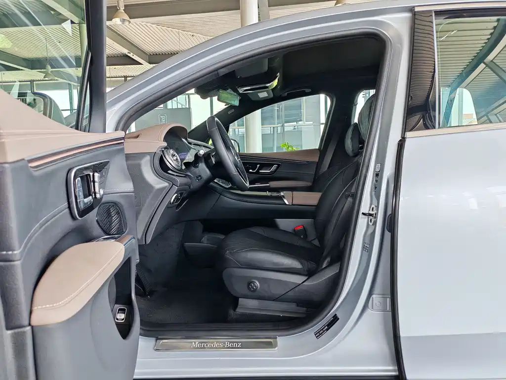 Mercedes-Benz EQS SUV — фото 9
