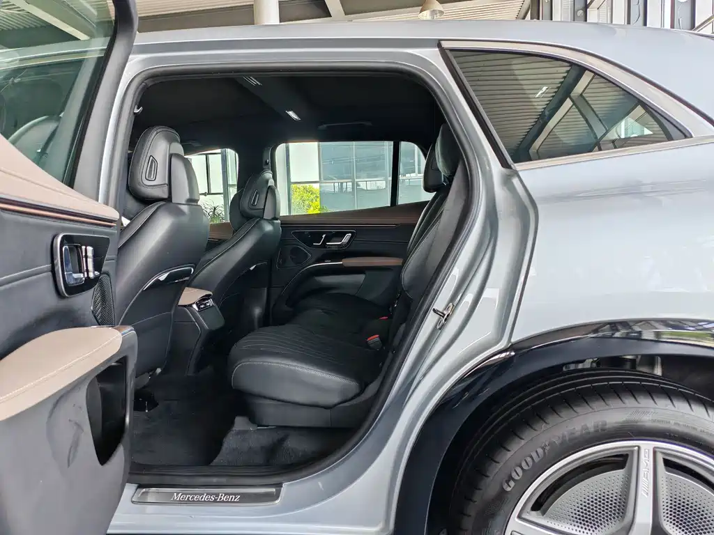 Mercedes-Benz EQS SUV — фото 10