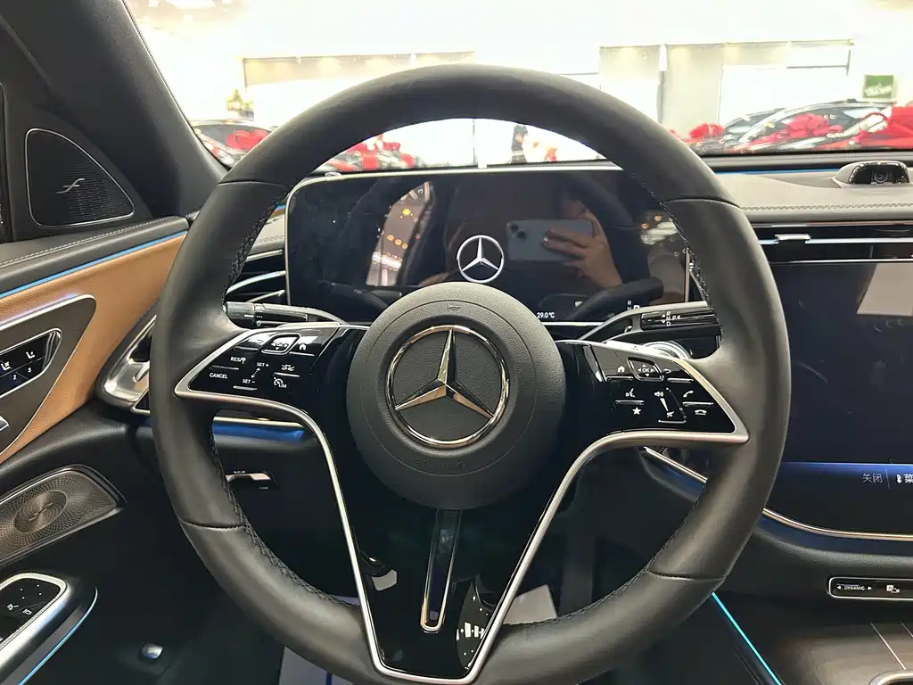 Mercedes-Benz E-Class — фото 11