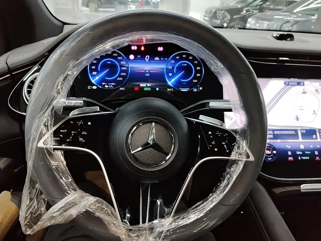 Mercedes-Benz EQS SUV — фото 11