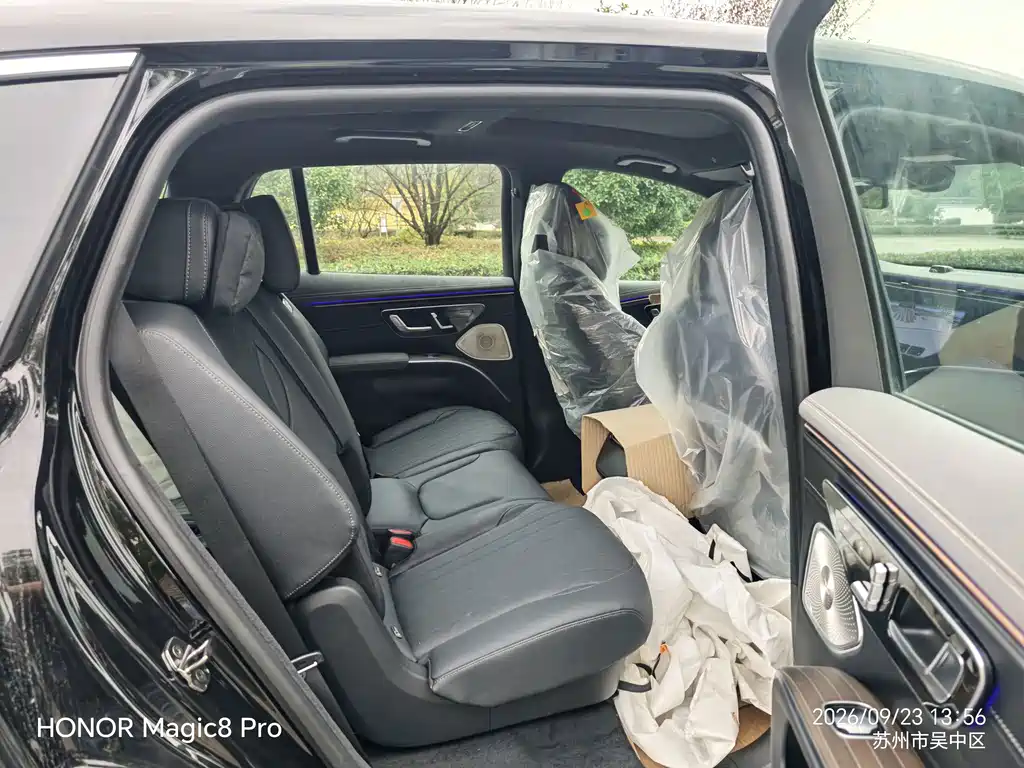 Mercedes-Benz EQS SUV — фото 15