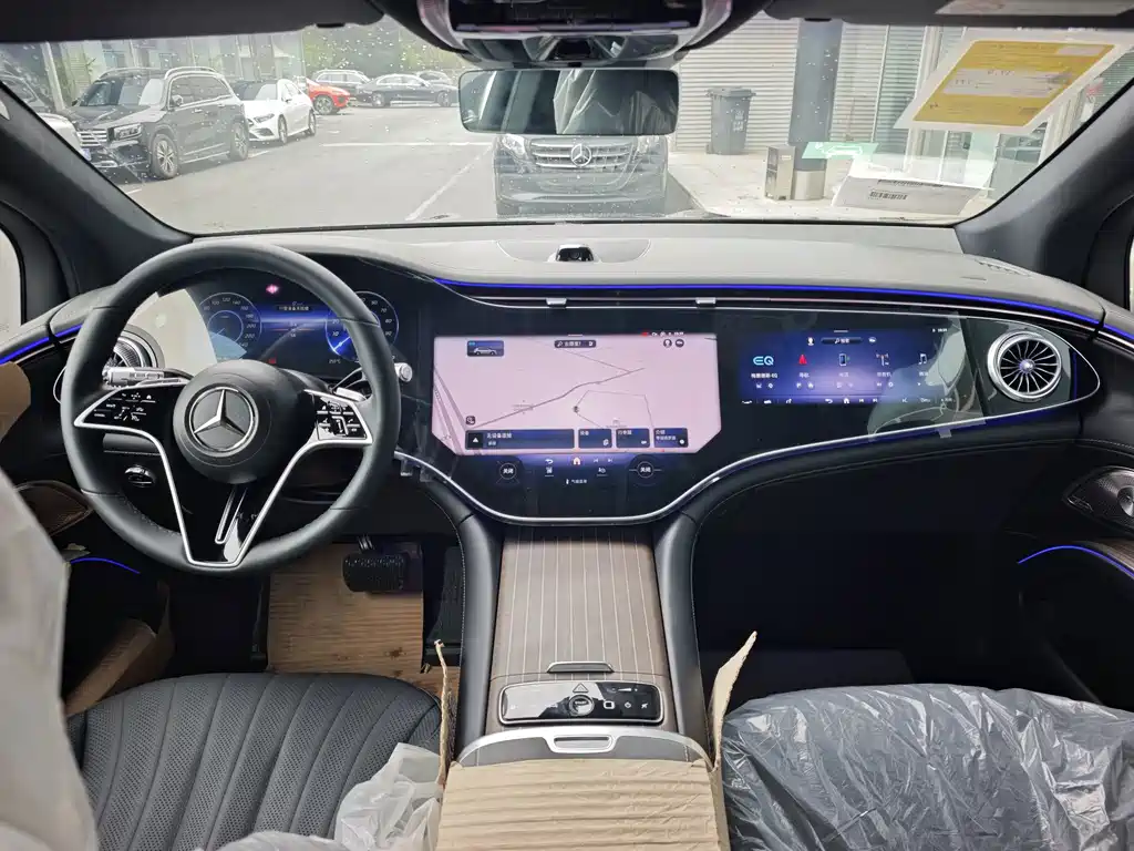 Mercedes-Benz EQS SUV — фото 17