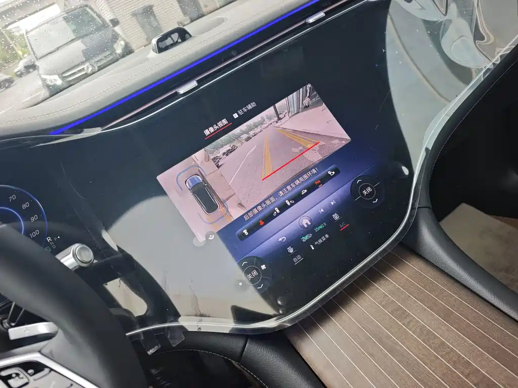 Mercedes-Benz EQS SUV — фото 19