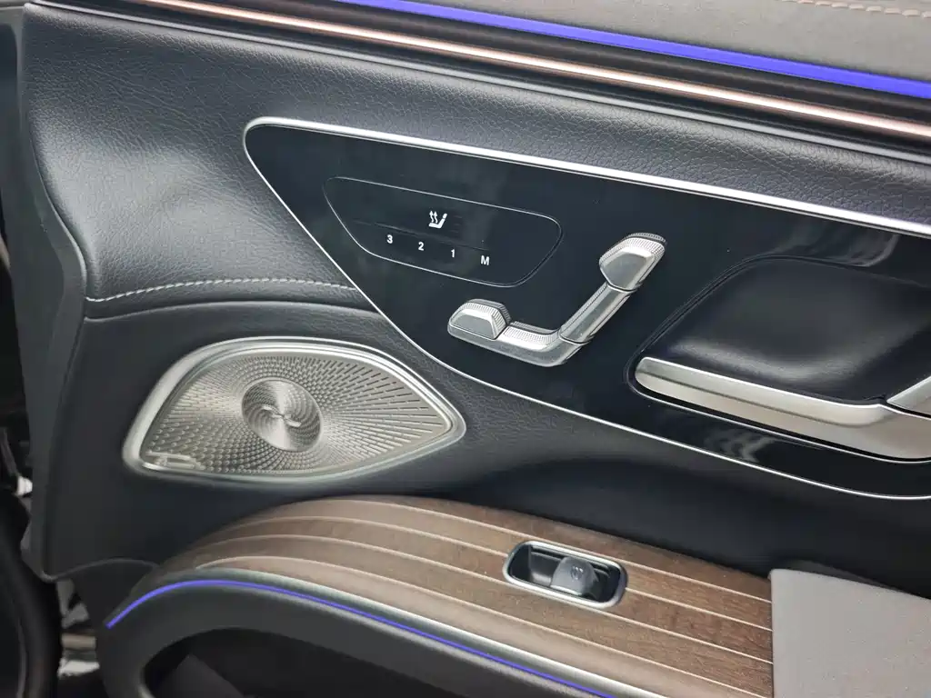 Mercedes-Benz EQS SUV — фото 23