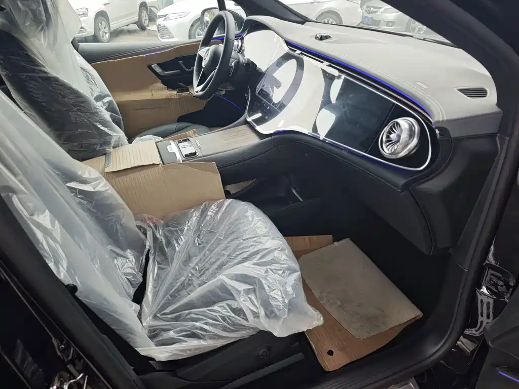 Mercedes-Benz EQS SUV — фото 24