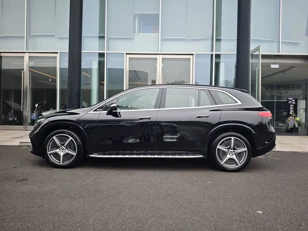 Mercedes-Benz EQS SUV — фото 8