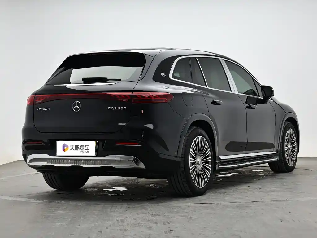 Mercedes-Benz EQS SUV — фото 3