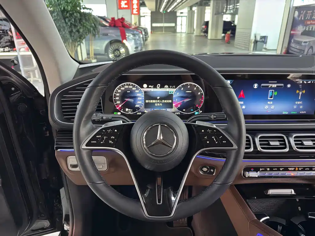 Mercedes-Benz GLS — фото 8