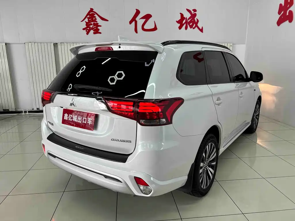 Mitsubishi Outlander — фото 4