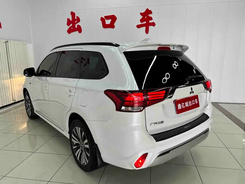 Mitsubishi Outlander — фото 6