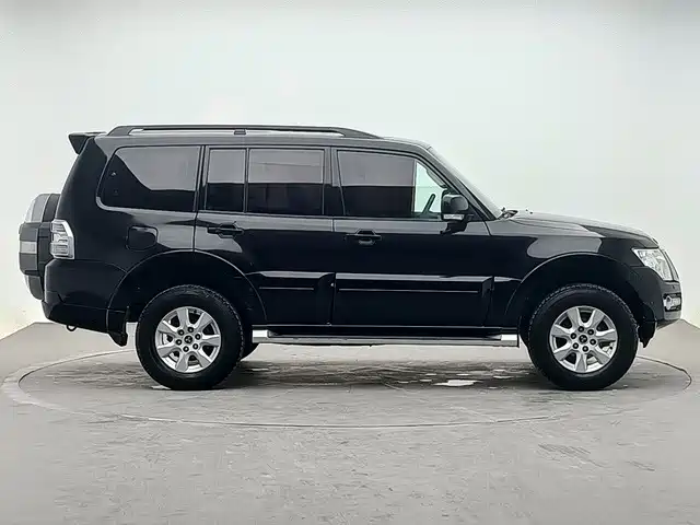 Mitsubishi Pajero (Import) — фото 3
