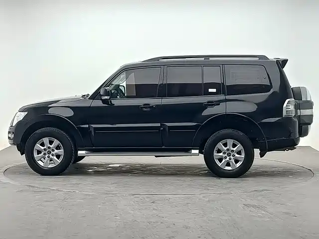 Mitsubishi Pajero (Import) — фото 4