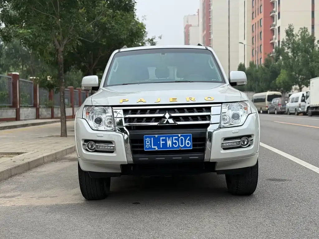 Mitsubishi Pajero (Import) — фото 2