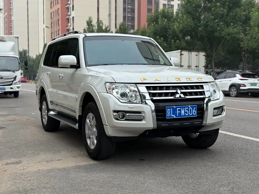Mitsubishi Pajero (Import) — фото 3