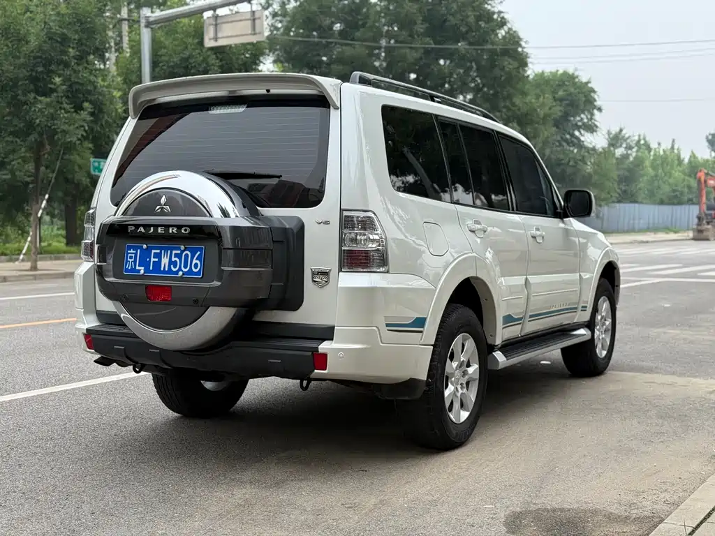 Mitsubishi Pajero (Import) — фото 4