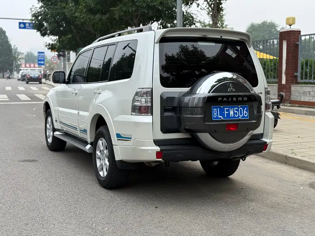 Mitsubishi Pajero (Import) — фото 6