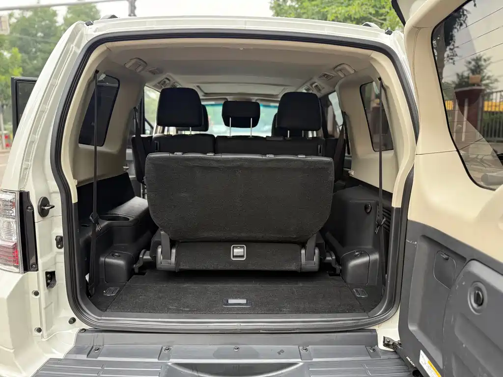 Mitsubishi Pajero (Import) — фото 10
