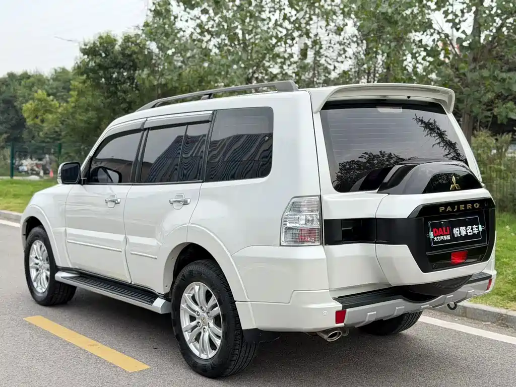 Mitsubishi Pajero (Import) — фото 7