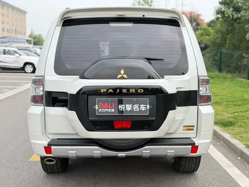 Mitsubishi Pajero (Import) — фото 8