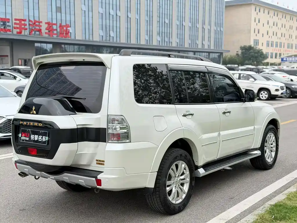 Mitsubishi Pajero (Import) — фото 9