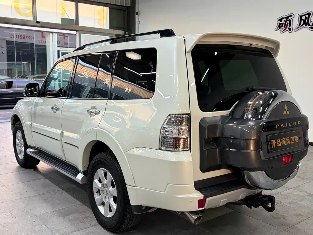 Mitsubishi Pajero (Import) — фото 3