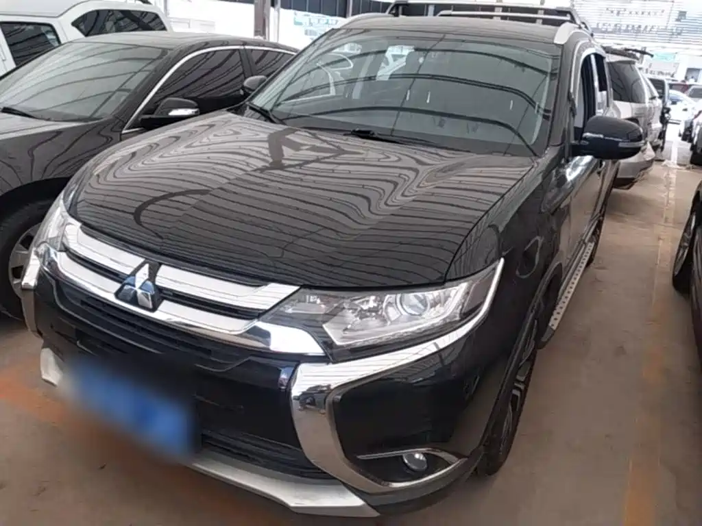 Mitsubishi Outlander — фото 2