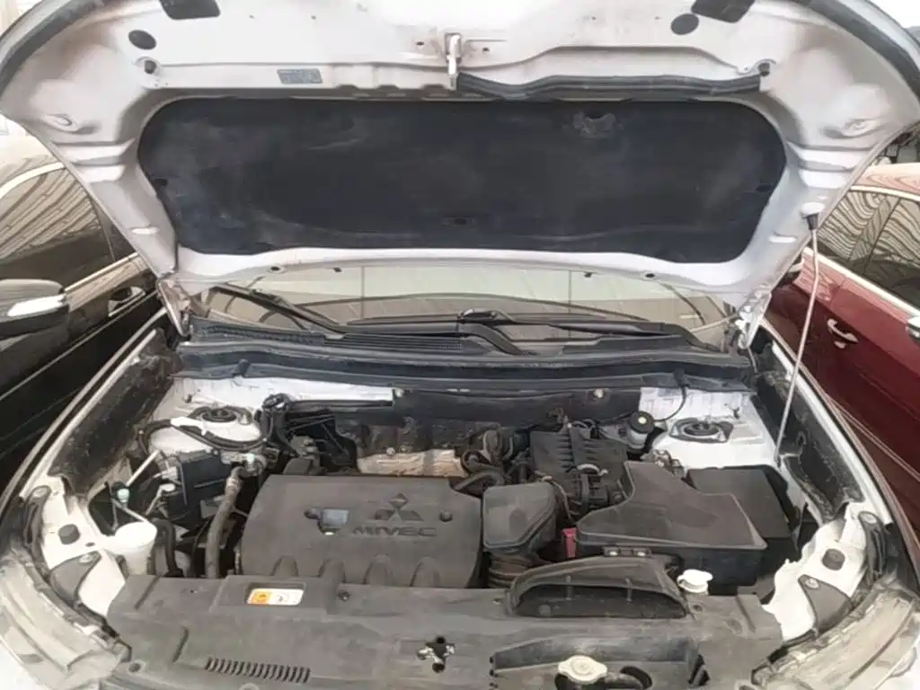 Mitsubishi Outlander — фото 20