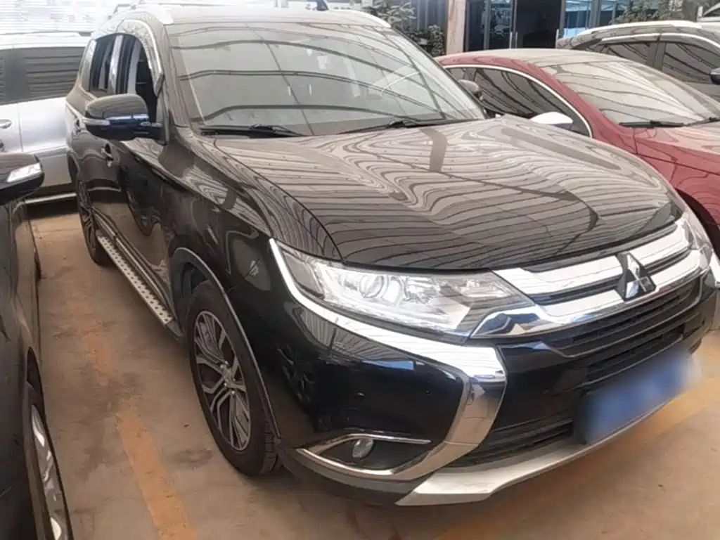 Mitsubishi Outlander — фото 4