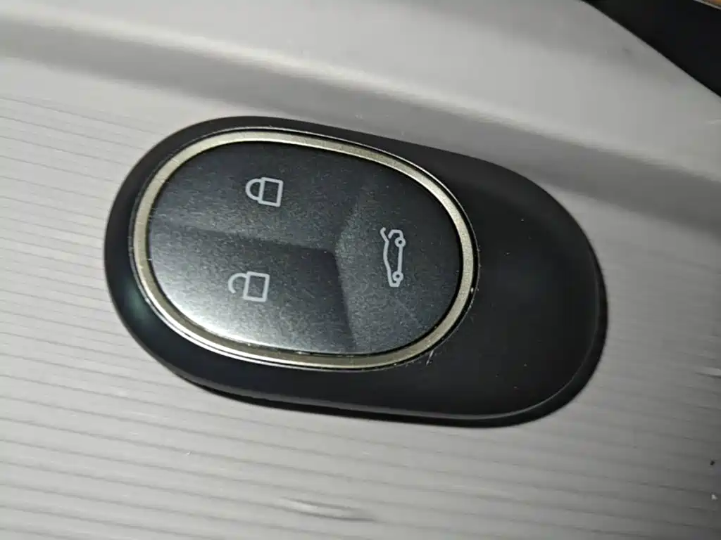 NIO EC6 — фото 17