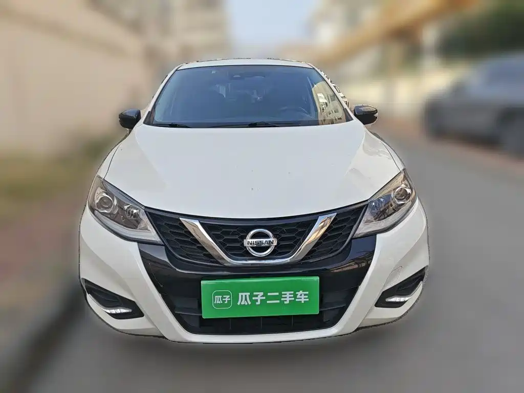 Nissan Tiida — фото 2