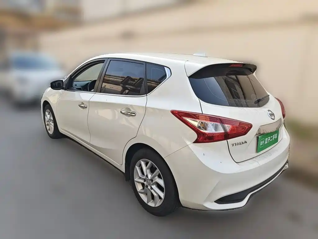 Nissan Tiida — фото 4
