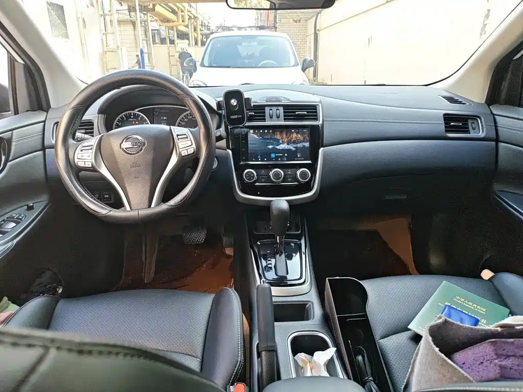 Nissan Tiida — фото 10
